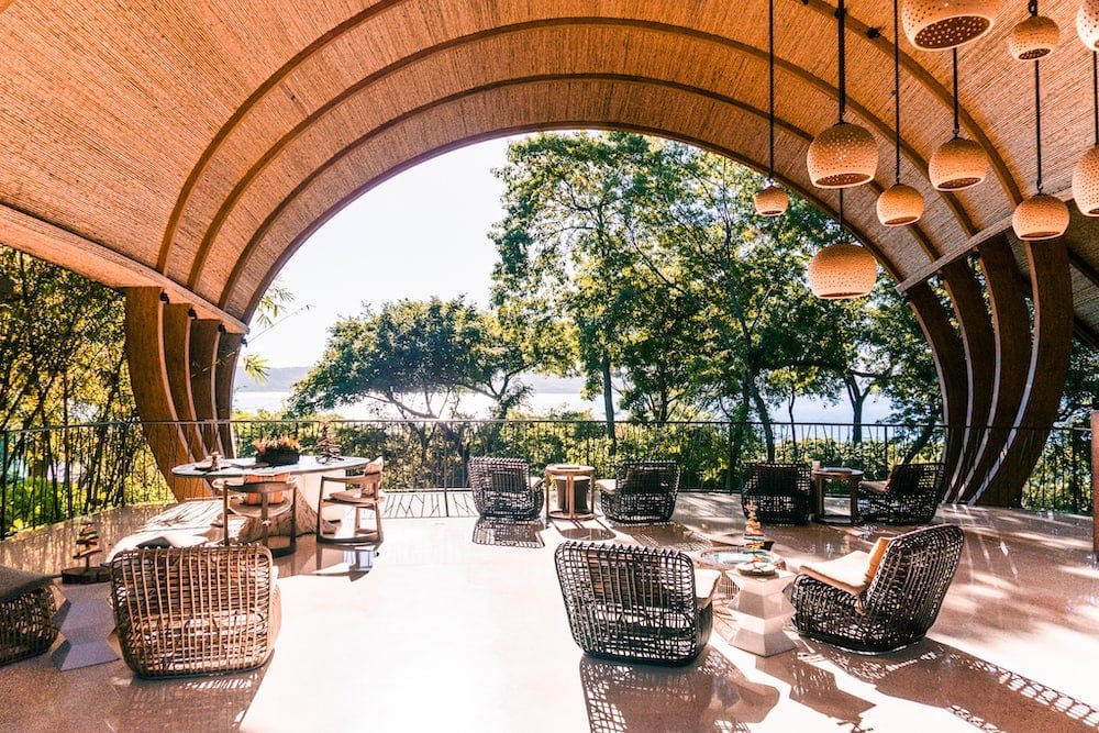 "Scenic drive from Liberia Airport to Andaz Papagayo, passing through lush tropical landscapes and stunning ocean views in Costa Rica." 🚗🌴🌊